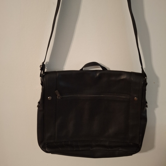 Kenneth Cole Reaction Black Leather Messenger Bag with Structured Design - Picture 1 of 11